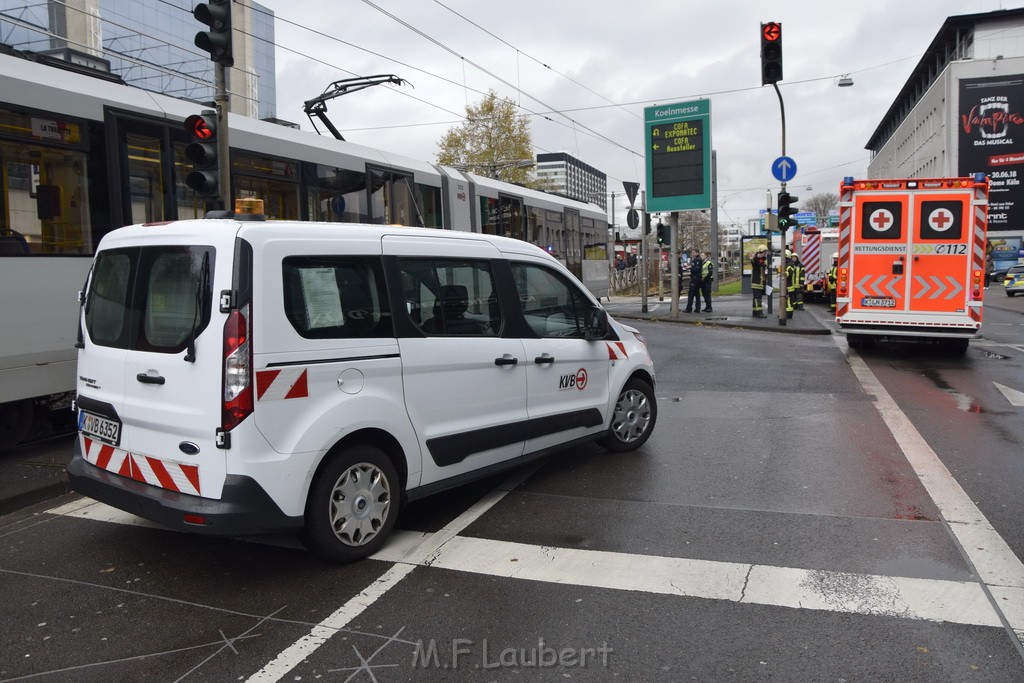 VU PKW KVB Bahn Koeln Deutz Deutz Muelheimerstr P51.JPG - Miklos Laubert